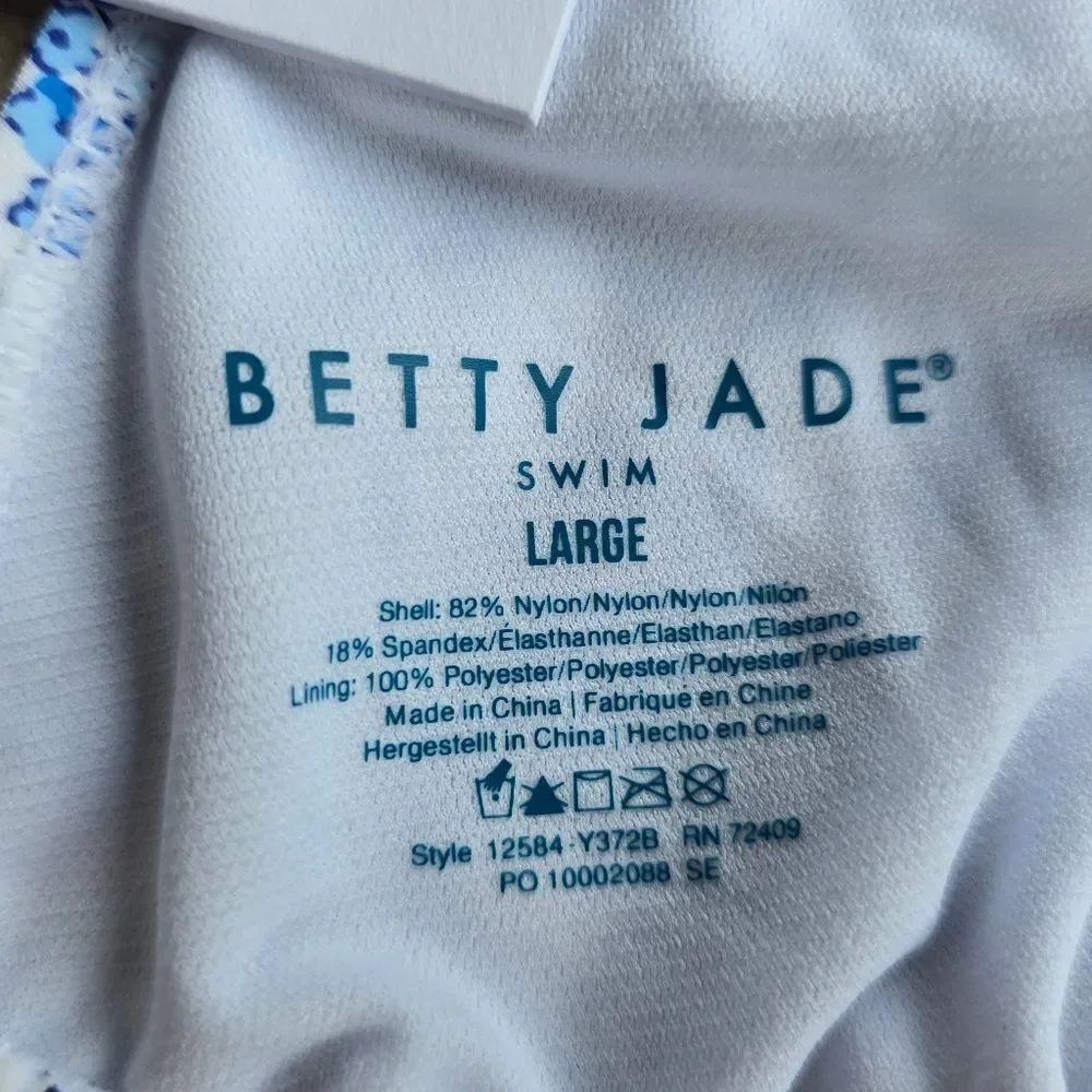 Betty Jade embrace summer